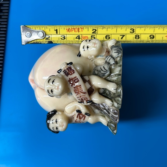 🖤Artisan Signed Vtg Chinese Resin 2.75” Figurine 6 Kids Holding Longevity Peach - Picture 12 of 13